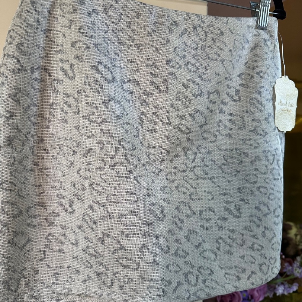 NWT Altar’d State Gray Leopard A Line Skirt - Picture 2 of 6